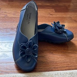 NWOT Navy flats